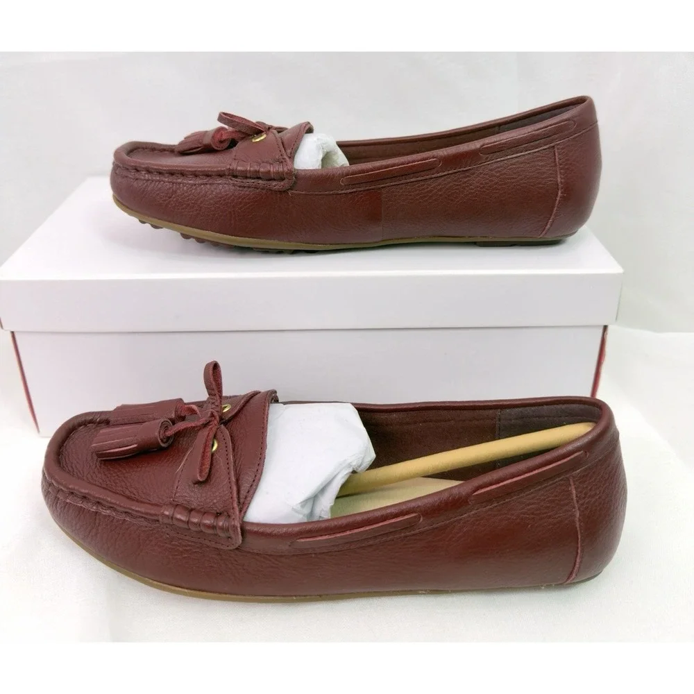 Isaac Mizrahi Aislinn Loafers Womens 7M Burgundy Leather Tassel Driving Moccasin